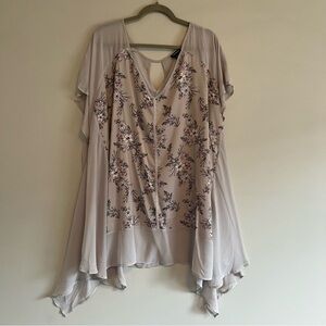 Torrid 6 Soft Grey Floral V-Neck Tunic Top